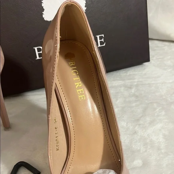 NWOT Blush Stiletto Heels with Glossy Finish and Pointed Toe - Picture 7 of 8